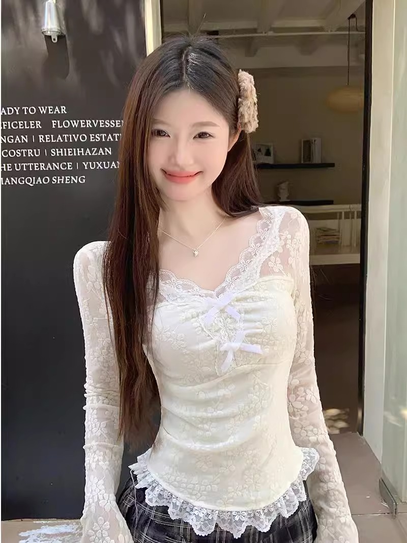 Resin Vat - เสื้อยืดคอวีแต่งลูกไม้ Pure Desire เสื้อตัวในแขนสั้นสำหรับผู้หญิง ดีไซน์สวยไม่ซ้ำใคร สไตล์ชิคๆ