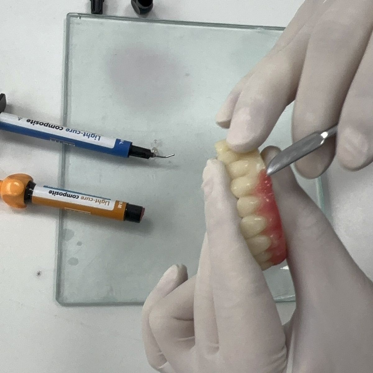 วัสดุอุปกรณ์ทันตกรรม โพลิเมอร์ - Uv Resin บทวิจารณ์และราคา